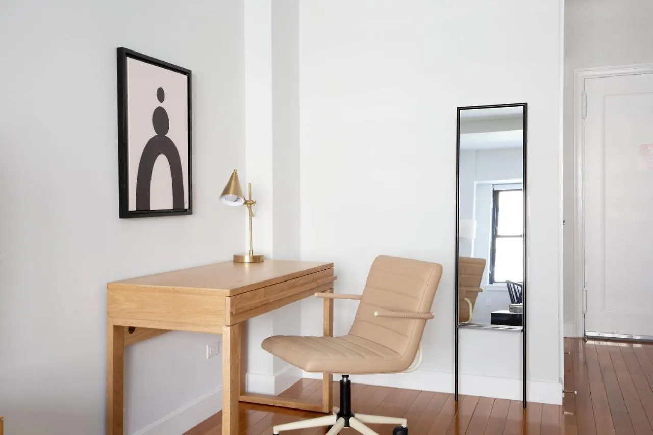 Sutton Place Studio W Doorman Nr Sutton Park Nyc-1140 New York Apartment
